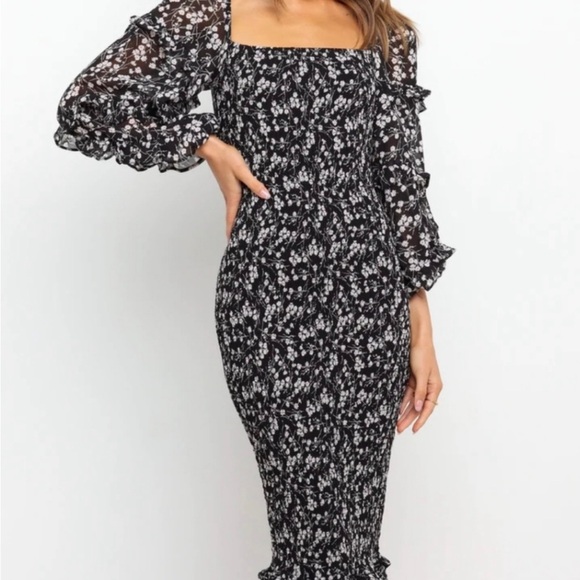 Petal and Pup dress midi floral ruched fitted boho 0 off the shoulder revolve - Picture 5 of 6